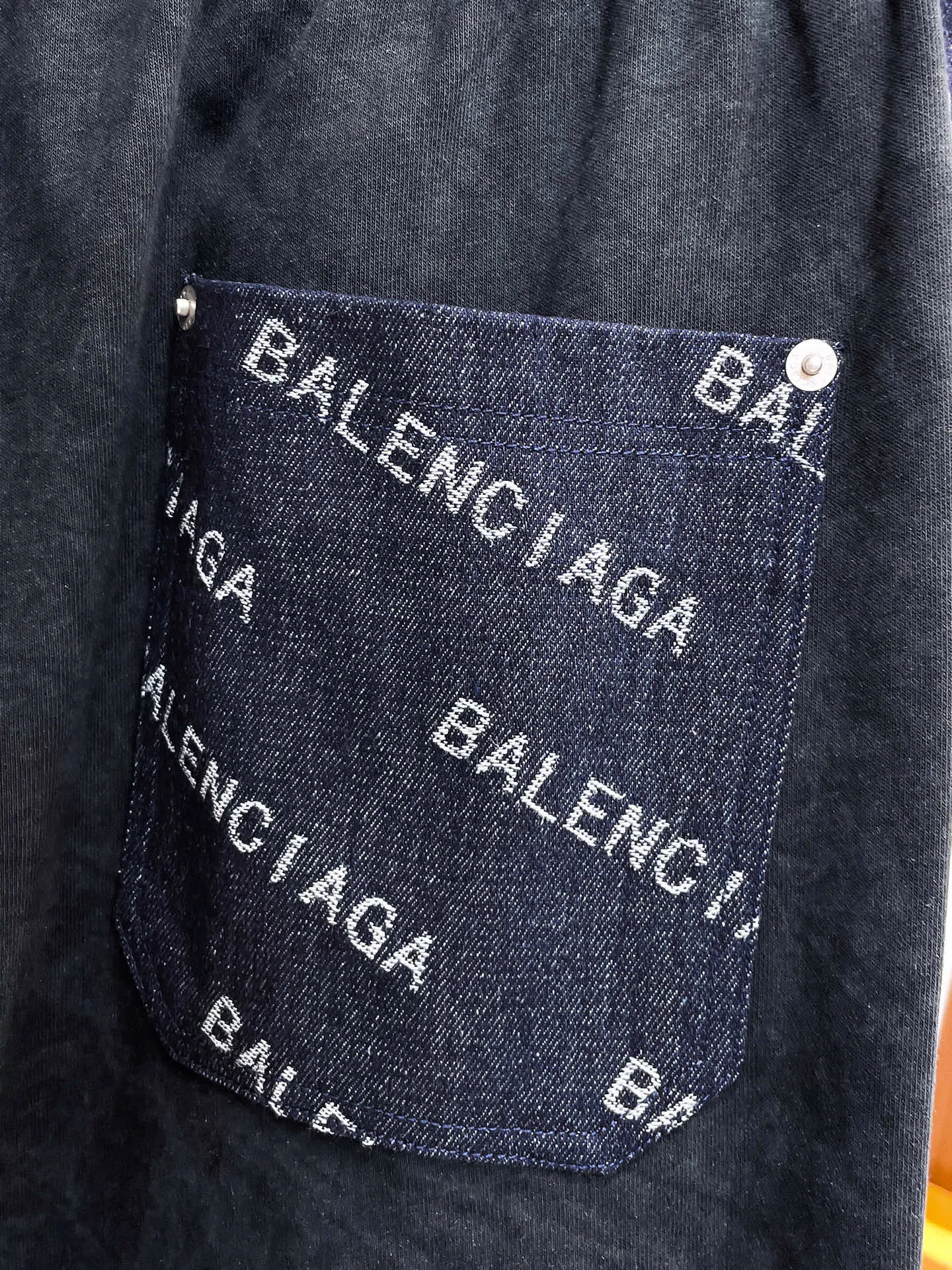 Balenciaga 🆕2026 Autumn and Winter New Arrival Casual Pants! The official website will be released simultaneously. Brand Classic LOGO casual pants, customized fabrics, excellent comfort and strong touch. Highly recognisable, perfect appearance and craftsmanship. Size:M-3XL
